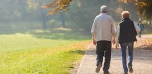 10 prednosti hodanja za starije odrasle osobe