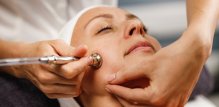 Dermabrazija potiče regeneraciju i povećava elastičnost, osobito na licu