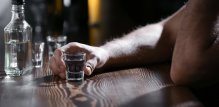 alkohol može poremetiti san i donosi prazne kalorije
