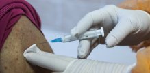 CDC preporučuje da se osobe s visokim rizikom od COVID-a cijepe dvaput godišnje