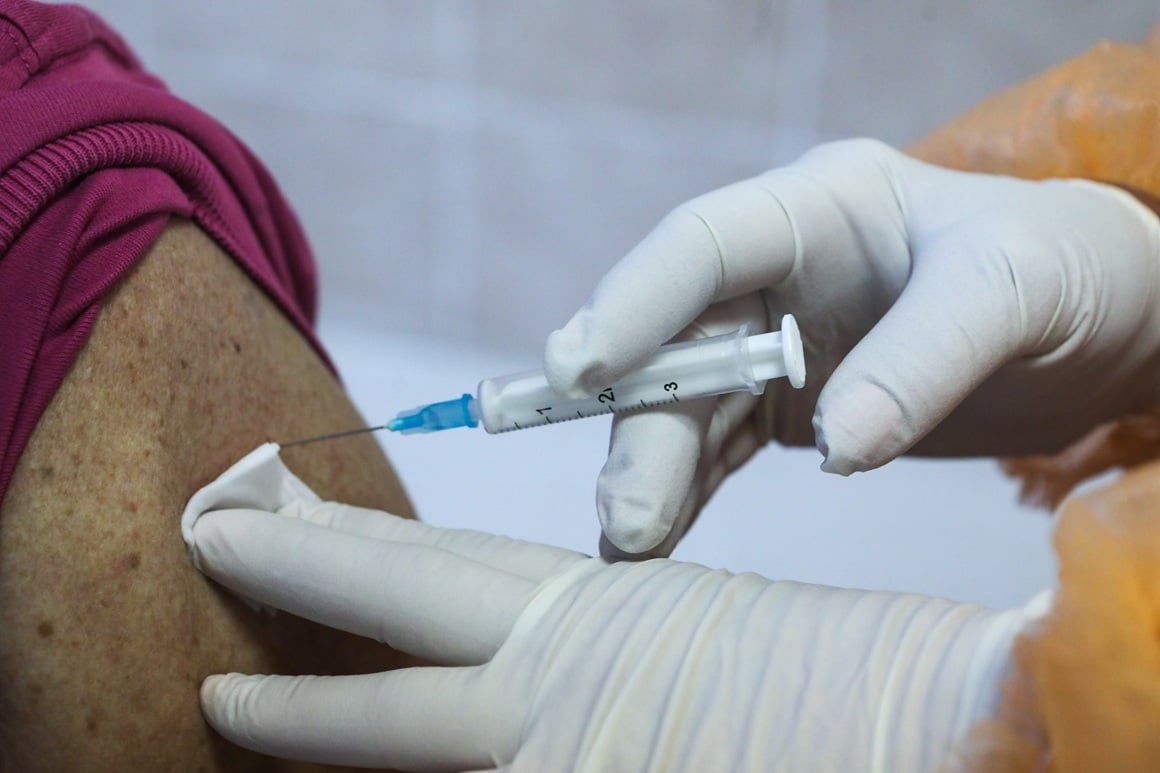 CDC preporučuje da se osobe s visokim rizikom od COVID-a cijepe dvaput godišnje