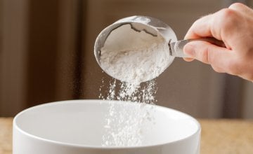 Jedna vrsta bezglutenskog brašna nedavno je povučena s hrvatskog tržišta zbog prisutnosti nedozvoljene količine mineralnih aromatičnih ulja (MOAH)