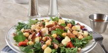 Kremasta salata od slanutka s jabukama i pekan orasima