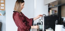 Latte s okusom ili energetski napitak mogu vas razbuditi, ali često sadrže iznimno puno dodanog šećera