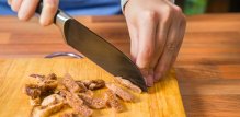 Stručnjaci smatraju da kombinacija vlakana i sorbitola u suhom voću potiče kretanje crijeva na više načina