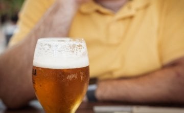 konzumacija osam alkoholnih pića tjedno može povećati rizik od oštećenja mozga