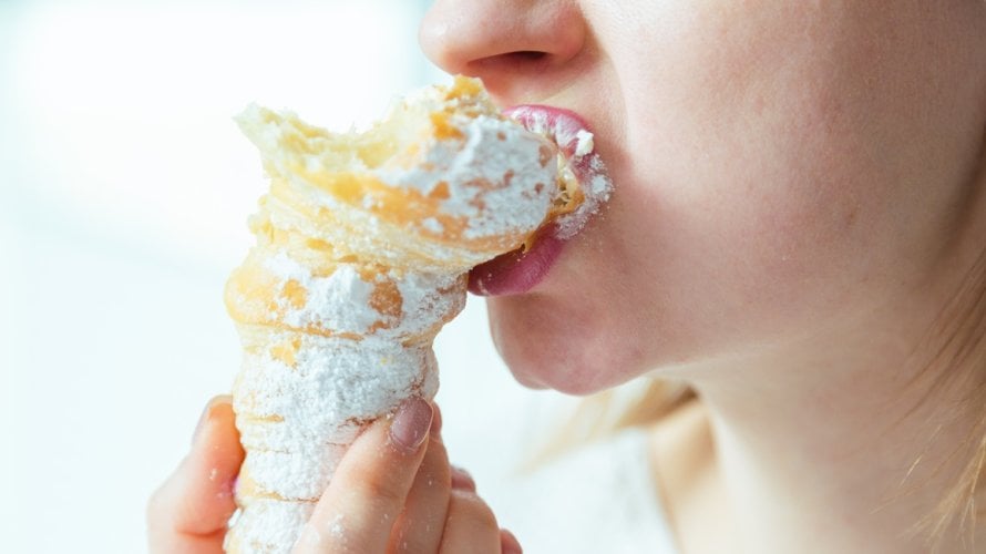 previše dodanih šećera može imati niz neželjenih posljedica na zdravlje