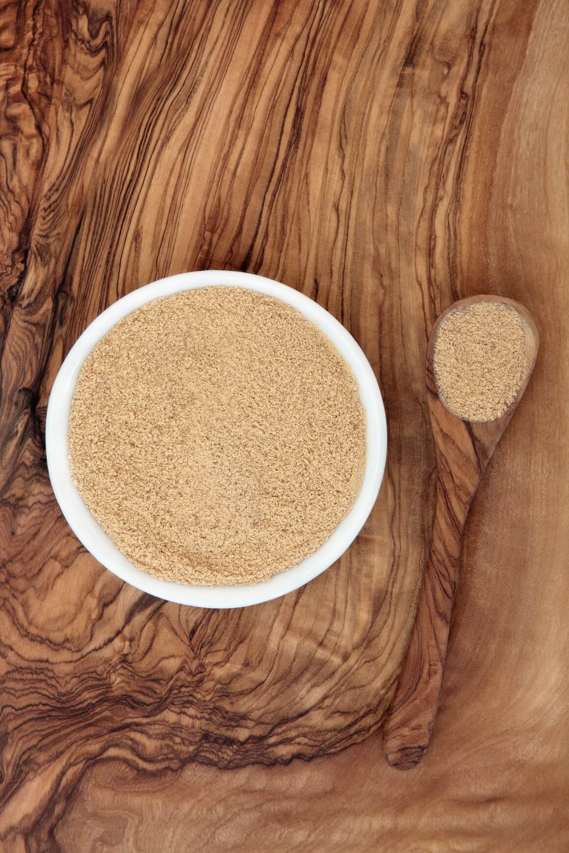 Amla ili indijski ogrozd (Emblica officinalis) je bogata vitaminom C kojim jača desni, smanjuje pojavu karijesa i ubrzava regeneraciju tkiva