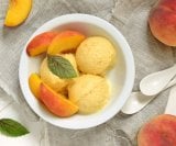 Domaći sladoled od breskve koji svi mogu napraviti lako
