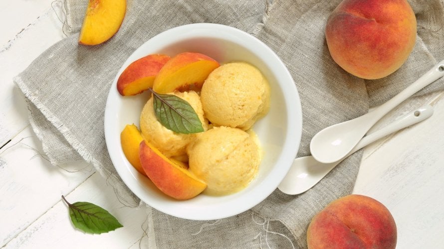 Domaći sladoled od breskve koji svi mogu napraviti lako
