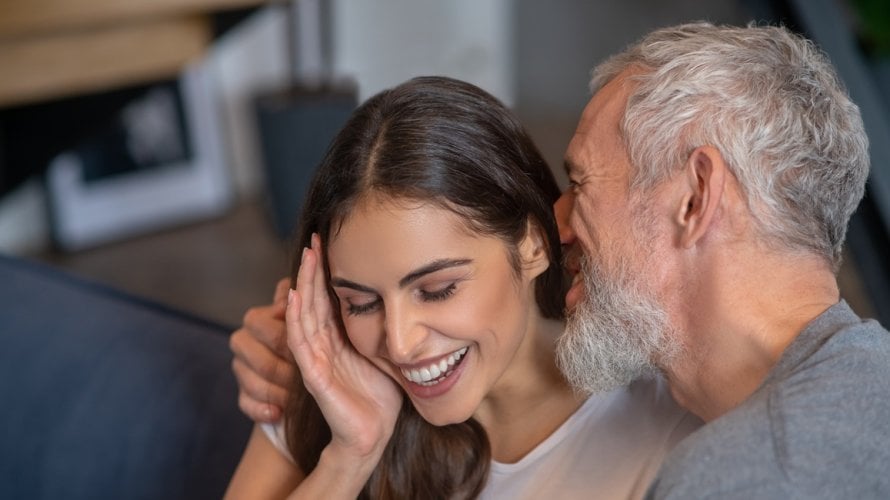 Razlika u godinama u vezama Koji je partner sretniji