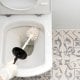 Ružičasti tragovi u WC školjci rezultat su bakterije Serratia marcescens koja voli vlagu
