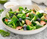 Salata od lososa koju ćete poželjeti svaki dan