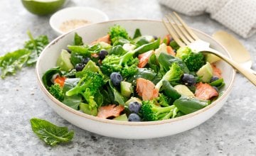 Salata od lososa koju ćete poželjeti svaki dan