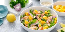 Salata od lososa sa suhim voćem