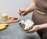 Tamna čokolada sadrži visoku koncentraciju kakaa, koji je bogat flavonolima