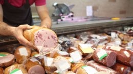 naresci prestavljaju veliku opasnost za trovanje hranom jer su visoko obrađeni i konzumiraju se hladni
