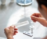 Ako imate izrazito bolno grlo, napravite kućni test na COVID-19