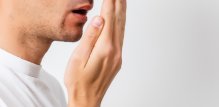Ako patite od refluksa kiseline, žgaravice ili GERB-a, neugodan zadah može biti posljedica hrane koja se vraća iz želuca ili sluzi nastale zbog iritacije ždrijela