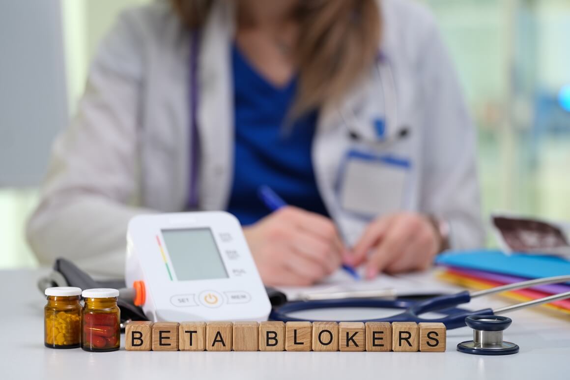Beta blokatori mogu stupiti u interakciju s drugim lijekovima ili dodacima prehrani, zbog čega je važno da liječniku otkrijete sve što uzimate