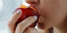 Breskve sadrže kalij, vitamin C, vlakna i beta karoten koji se u tijelu pretvara u vitamin A