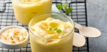 Grčki smrznuti jogurt s ananasom i bananom