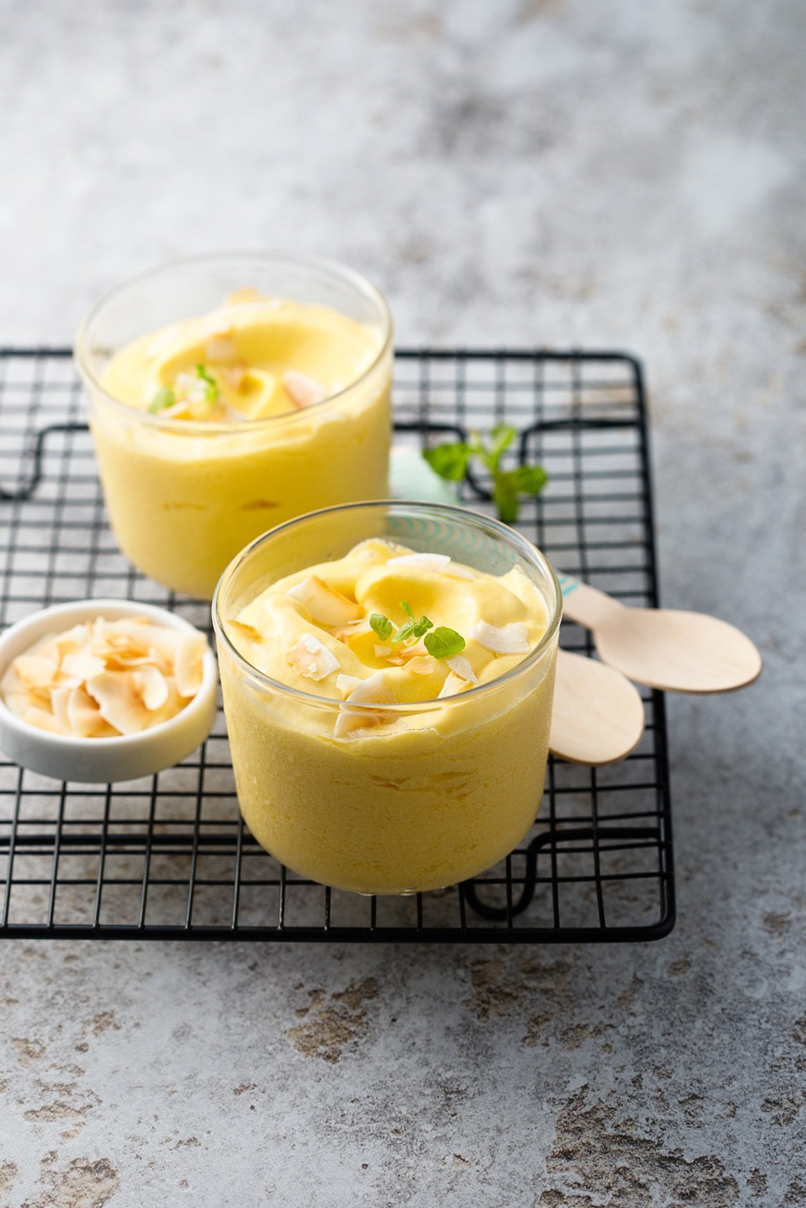 Grčki smrznuti jogurt s ananasom i bananom