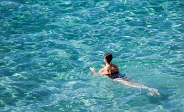 Jedna od najjednostavnijih, ali i najzdravijih aktivnosti na plaži je plivanje