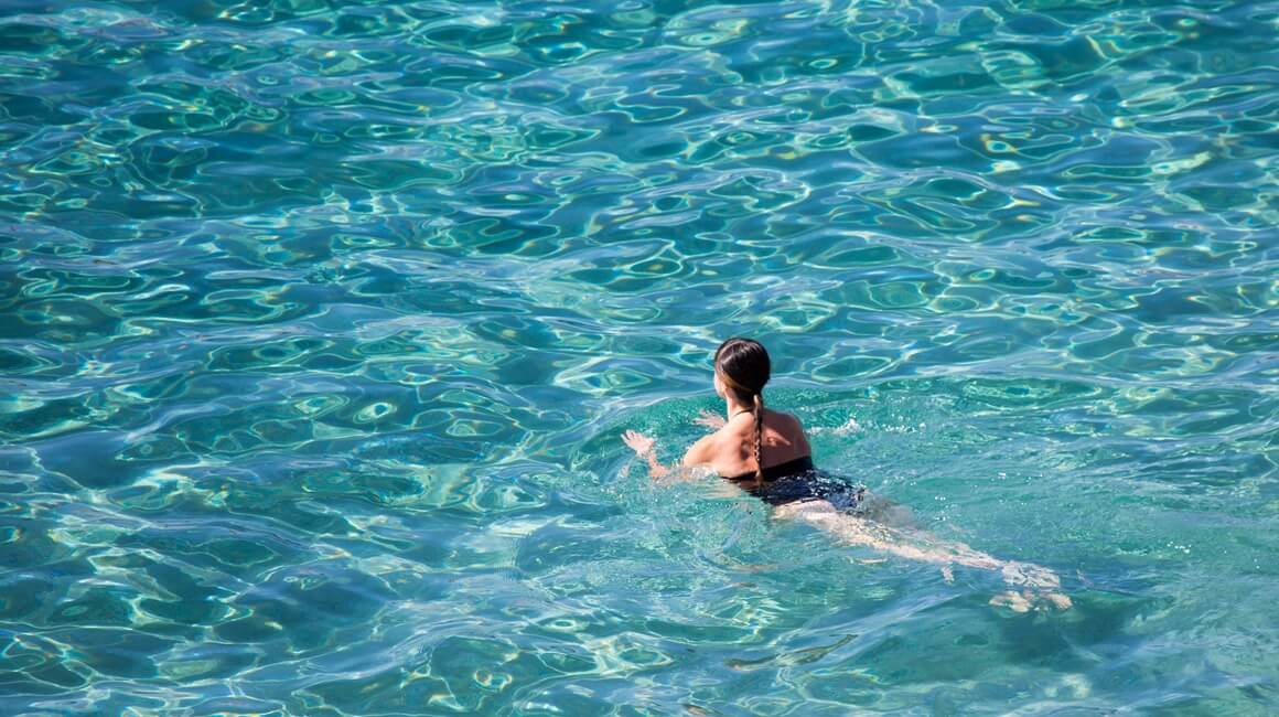 Jedna od najjednostavnijih, ali i najzdravijih aktivnosti na plaži je plivanje