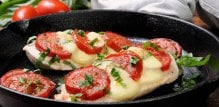Piletina s mozzarellom i rajčicom