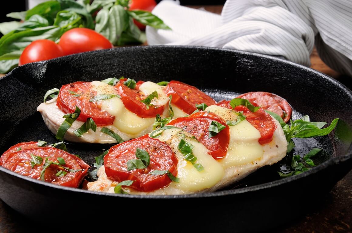Piletina s mozzarellom i rajčicom