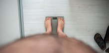Višak kilograma, osobito oko trbuha, stvara dodatni pritisak na vene u nogama i zdjelici