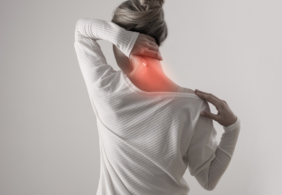 simptomi fibromialgije - poput ukočenosti u vratu i ramenima - mogu aktivirati živčane puteve i potaknuti pojavu migrena