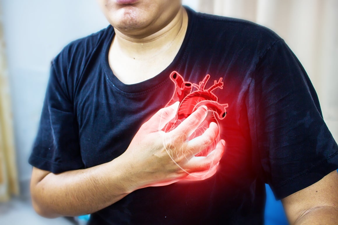 Hiperkalcemija i anemija mogu uzrokovati ubrzan ili nepravilan rad srca, bol u prsima i otežano disanje