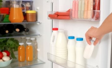 Iako vrata hladnjaka izgledaju praktično za velike boce mlijeka, to je zapravo najlošije mjesto
