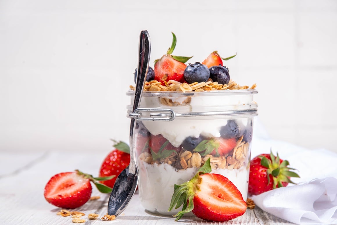 Muesli s bobičastim voćem i kefirom