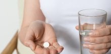 Neki lijekovi poput kortikosteroida, TNF inhibitora i kemoterapije mogu oslabiti imunološki sustav
