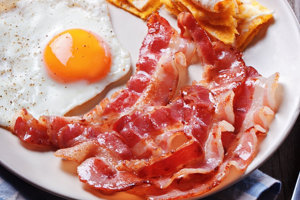 Slanina je bogata zasićenim masnoćama i natrijem, što dugoročno može dovesti do visokog krvnog tlaka, ateroskleroze, povišenog kolesterola i bolesti srca