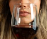 prečesto konzumiranje alkohola može ostaviti tragove na vašoj koži