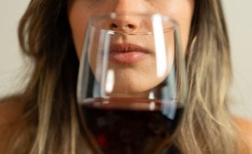 prečesto konzumiranje alkohola može ostaviti tragove na vašoj koži