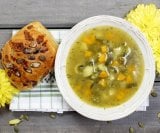 varivo od tikvica i krumpira može biti posluženo kao toplo predjelo ili međuobrok kada niste baš gladni