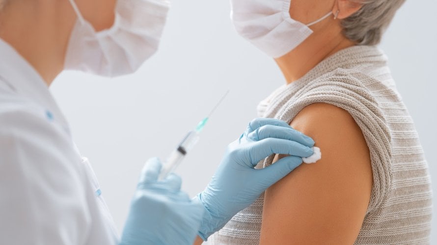 10 pitanja koja bi si zdravi odrasli trebali postaviti o cijepljenju protiv COVID-a