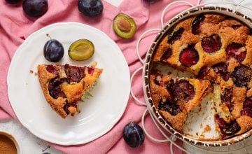 Bezglutenski kolač sa šljivama