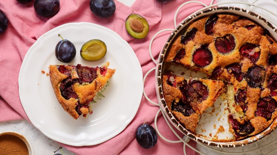 Bezglutenski kolač sa šljivama