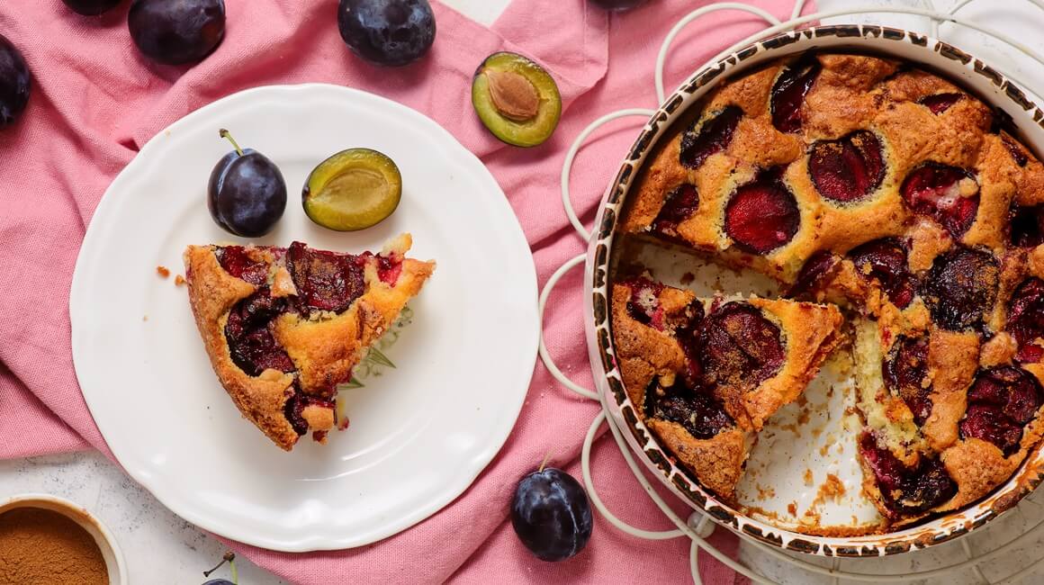 Bezglutenski kolač sa šljivama