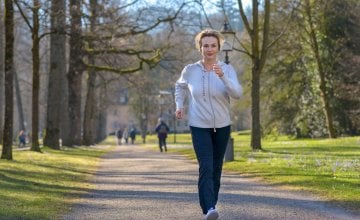 Brže hodanje ne znači samo stići na odredište prije - to je i odličan način da poboljšate svoju kardio kondiciju i lakše pratite ritam drugih