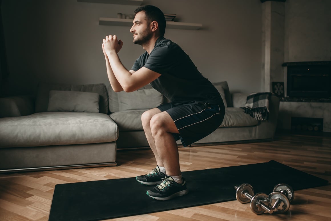 Čučnjevi prvenstveno ciljaju mišiće nogu, ali jačaju i core - mišiće trbuha i leđa