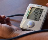 Visoki krvni tlak (hipertenzija) definira se kao sistolički tlak veći od 130 mmHg ili dijastolički veći od 80 mmHg