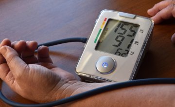 Visoki krvni tlak (hipertenzija) definira se kao sistolički tlak veći od 130 mmHg ili dijastolički veći od 80 mmHg