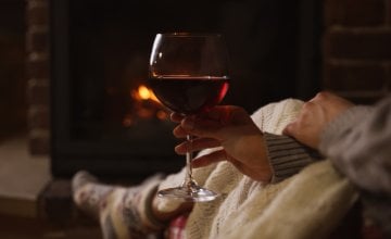 jedna do dvije čaše vina možda neće značajno utjecati na tlak, no tri ili više čaša mogu ga prvo sniziti, a zatim povisiti u idućim satima